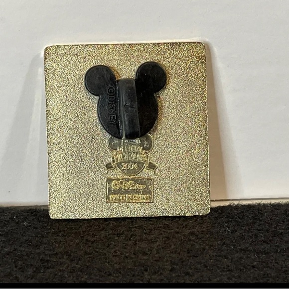 Disney Pin Animal Kingdom Minnie Mouse Safari Hat - Picture 2 of 3